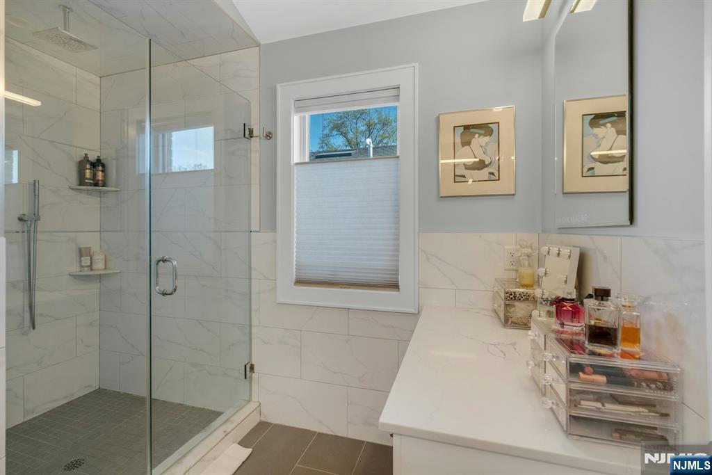 387 Lincoln Avenue B