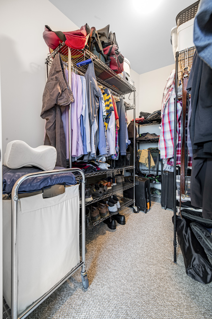 123 S GREEN Street Unit: 806B