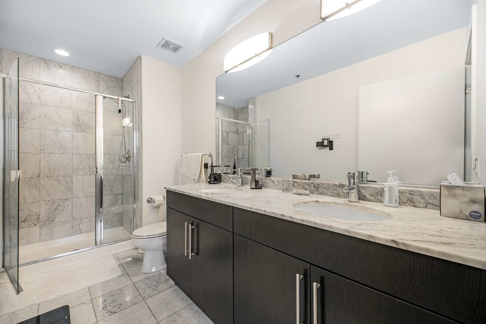 123 S GREEN Street Unit: 806B