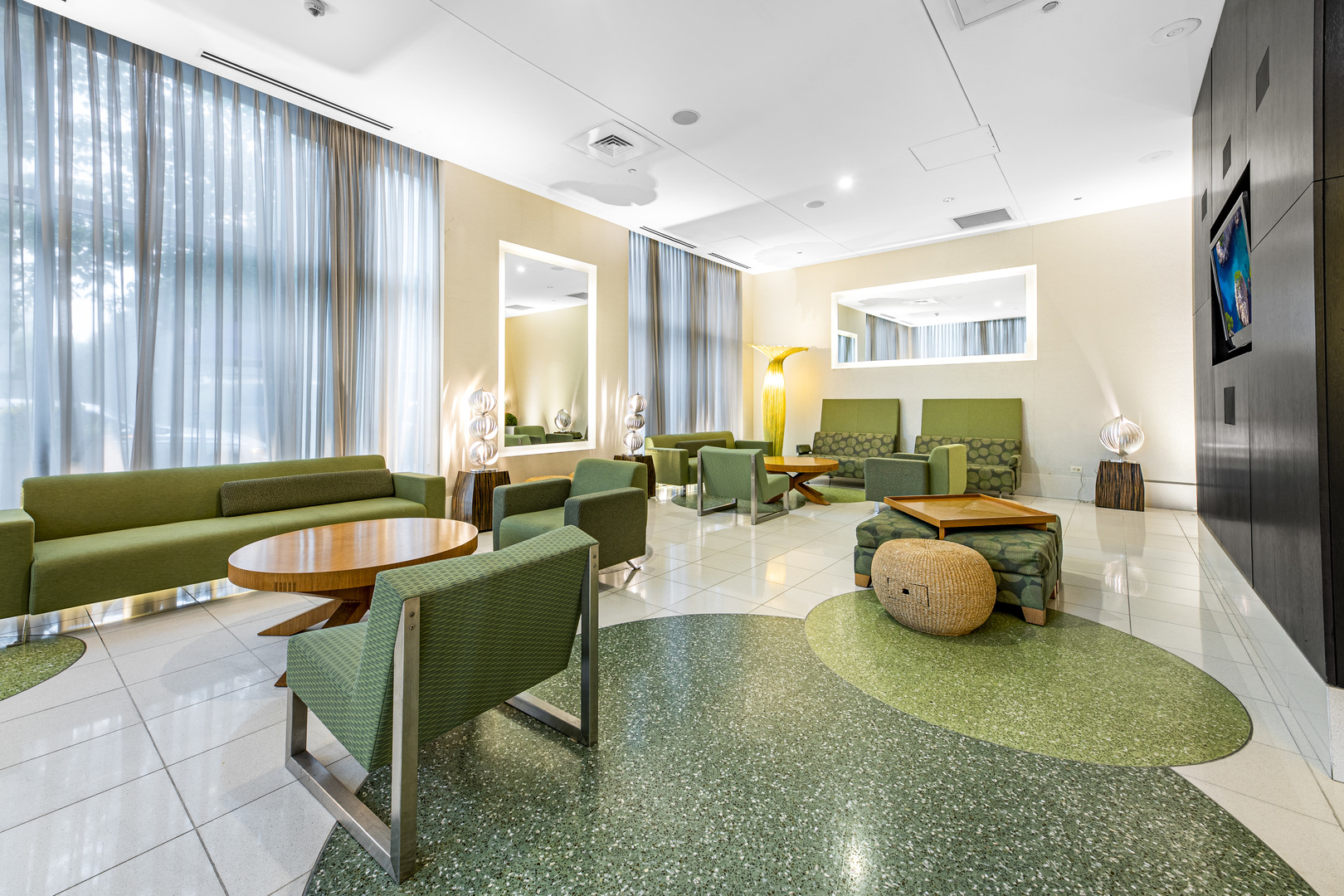 123 S GREEN Street Unit: 806B