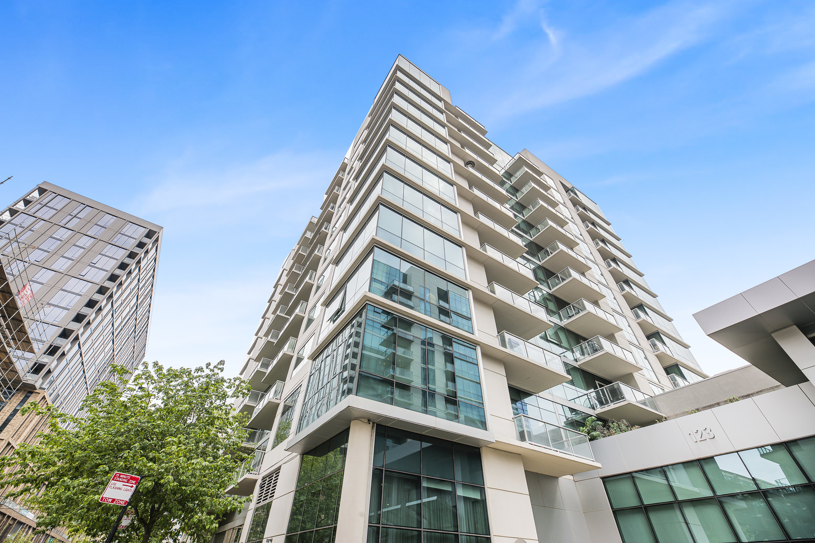 123 S GREEN Street Unit: 806B