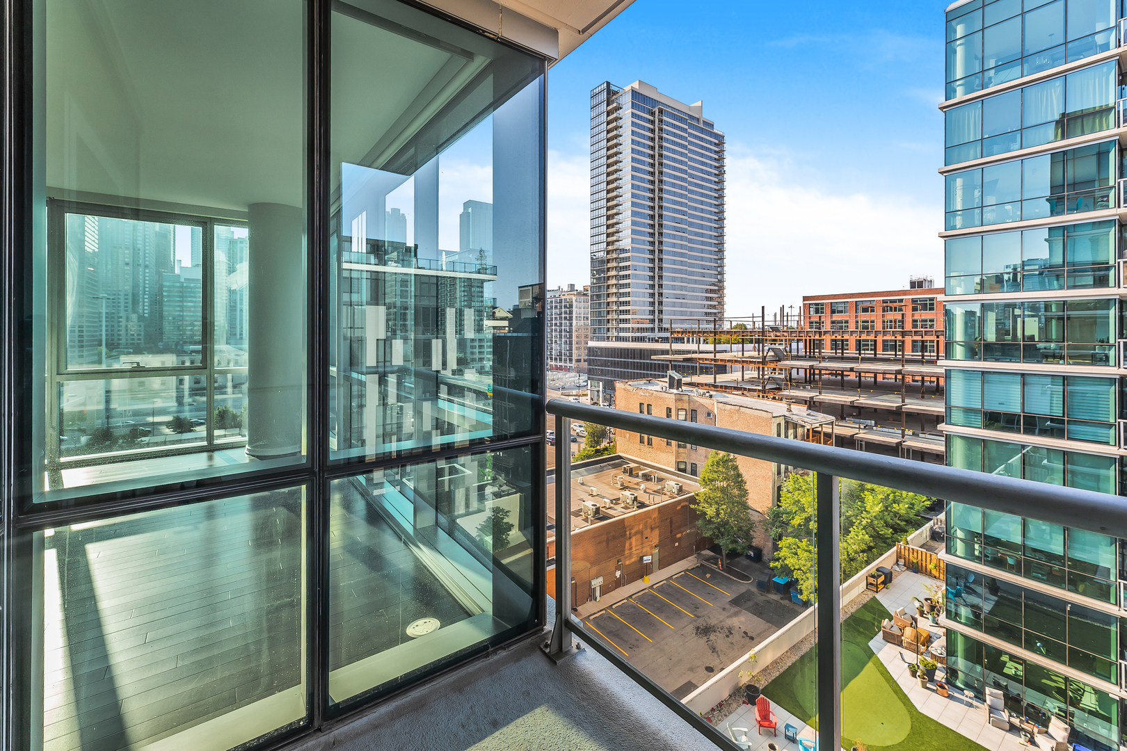123 S GREEN Street Unit: 806B