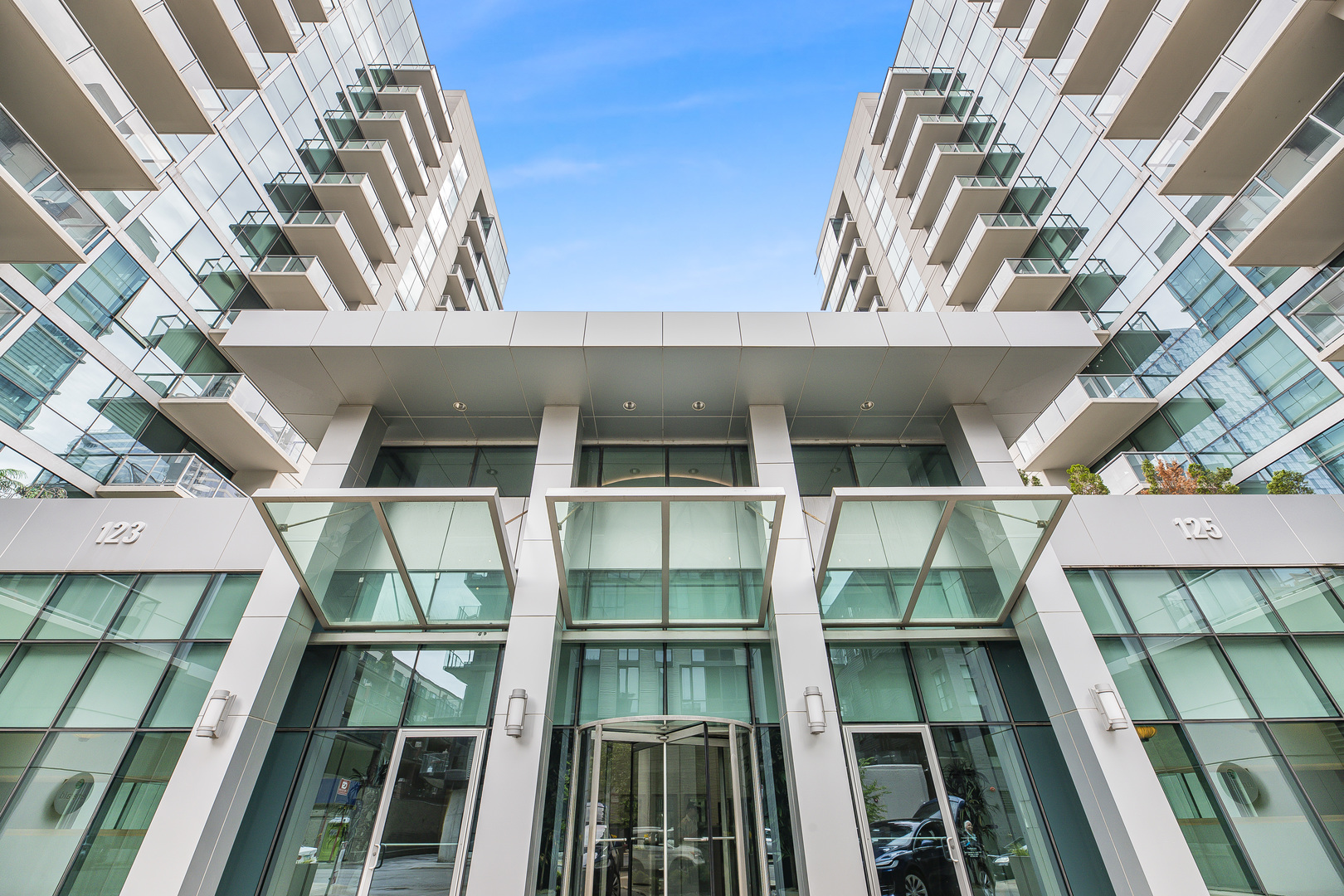 123 S GREEN Street Unit: 806B