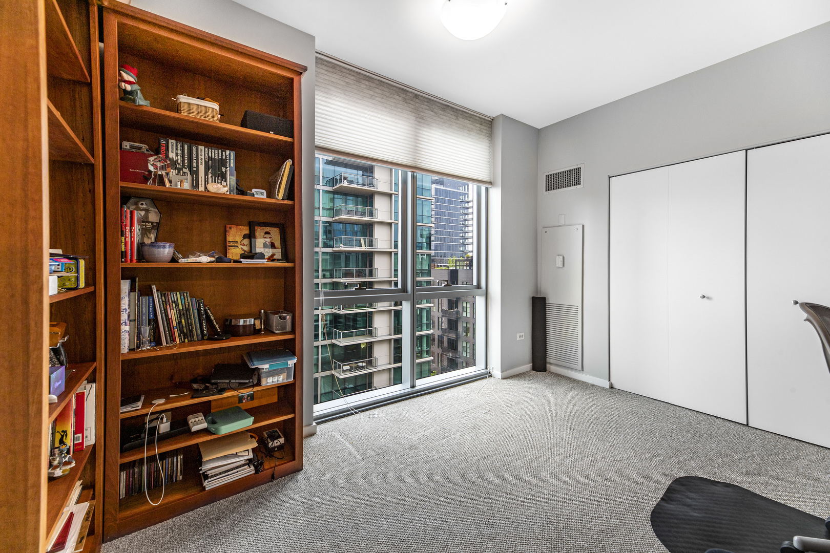 123 S GREEN Street Unit: 806B