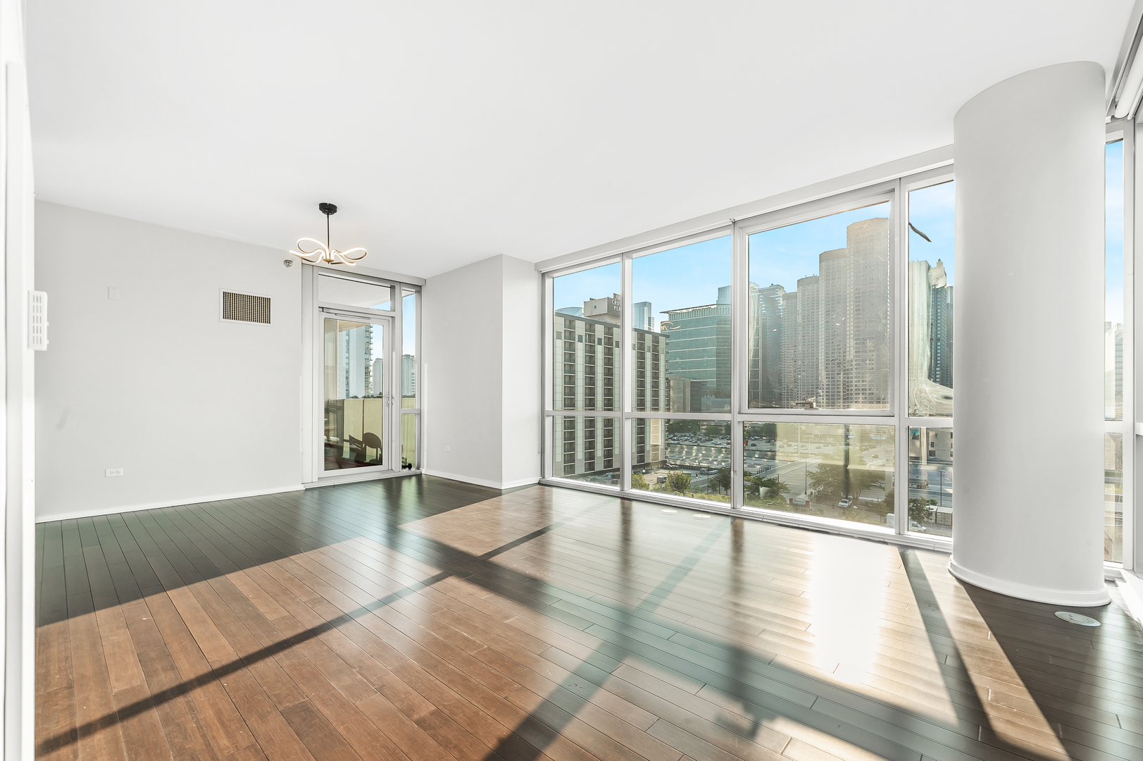 123 S GREEN Street Unit: 806B