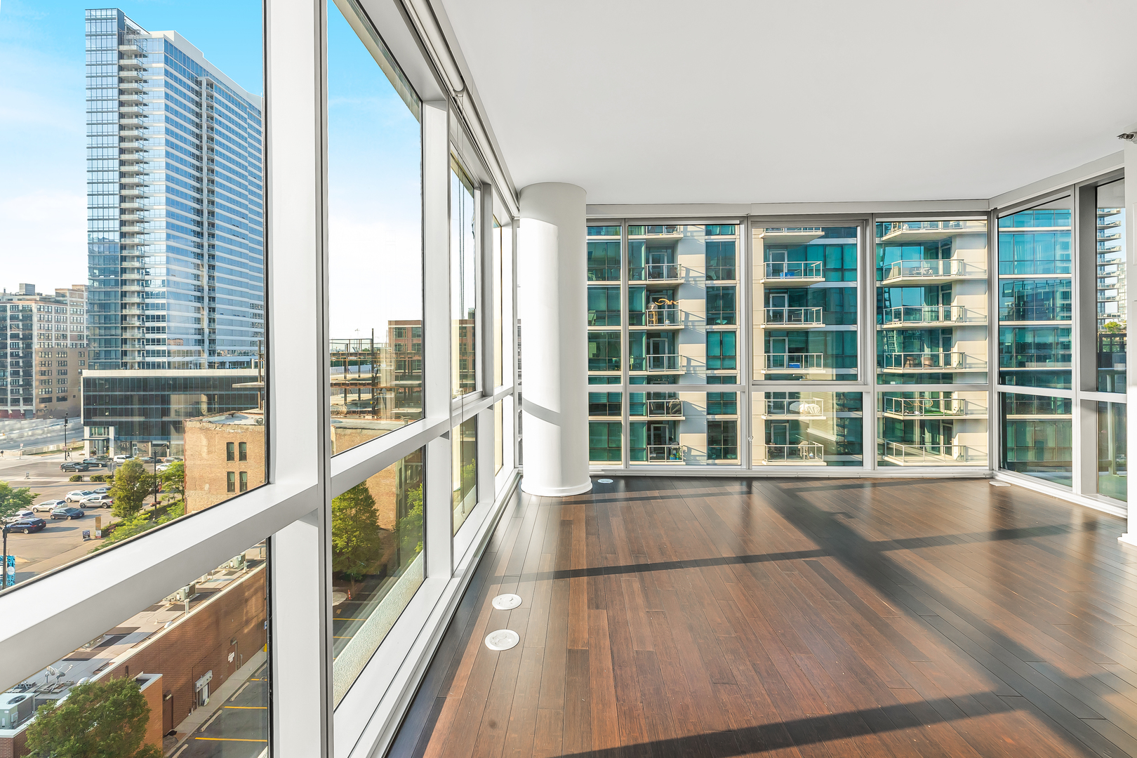 123 S GREEN Street Unit: 806B