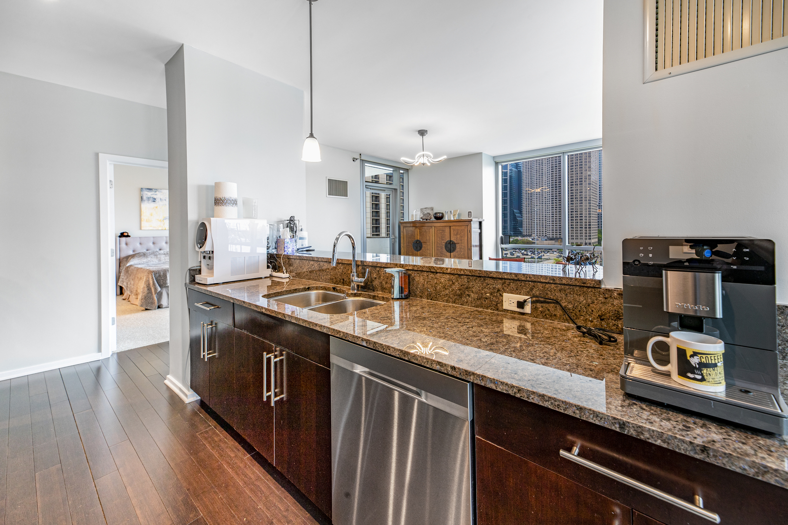 123 S GREEN Street Unit: 806B