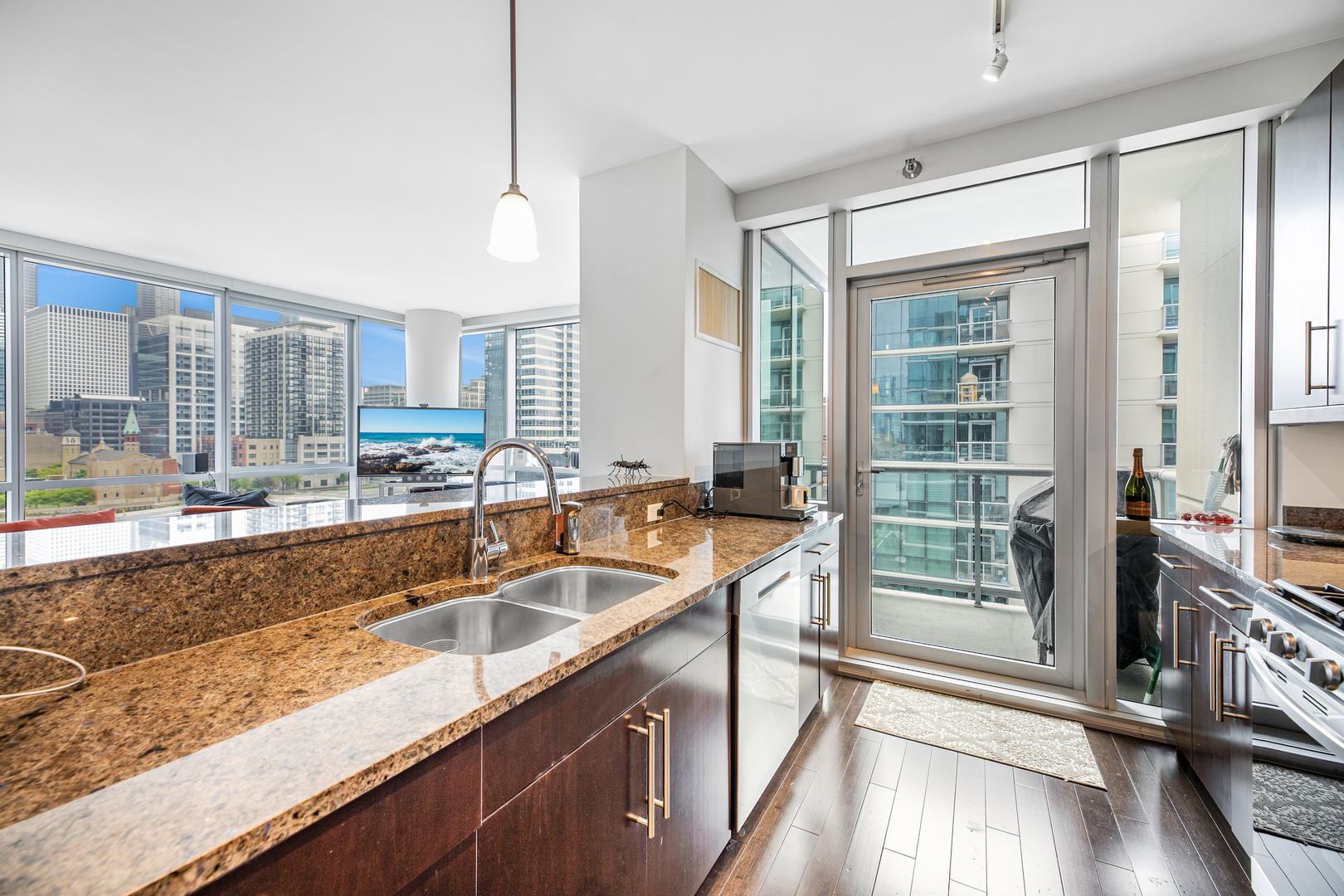 123 S GREEN Street Unit: 806B