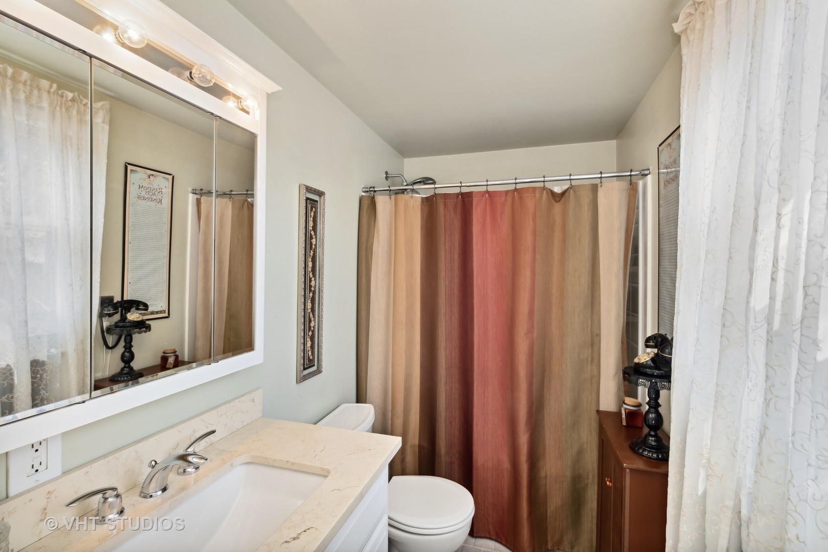 1113 Roslyn Lane