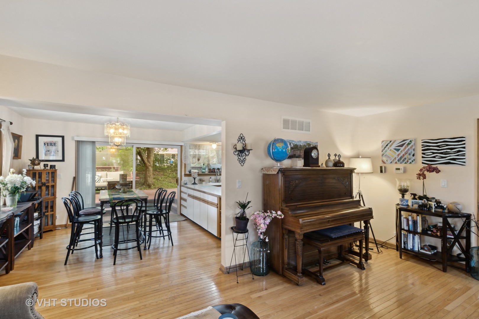 1113 Roslyn Lane