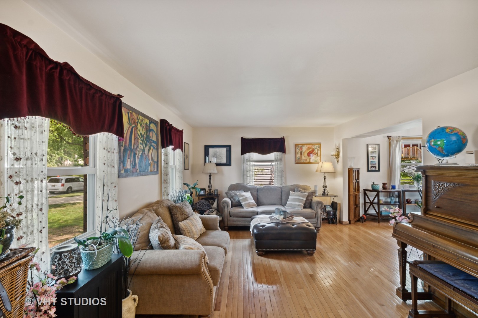 1113 Roslyn Lane