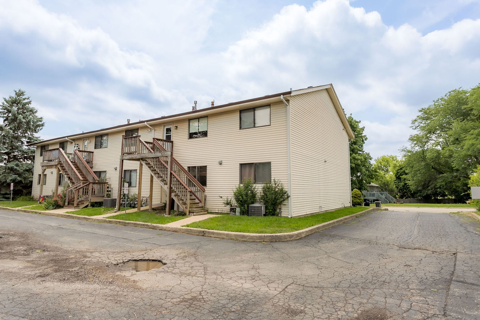 475 S Belmont Avenue Unit: 4