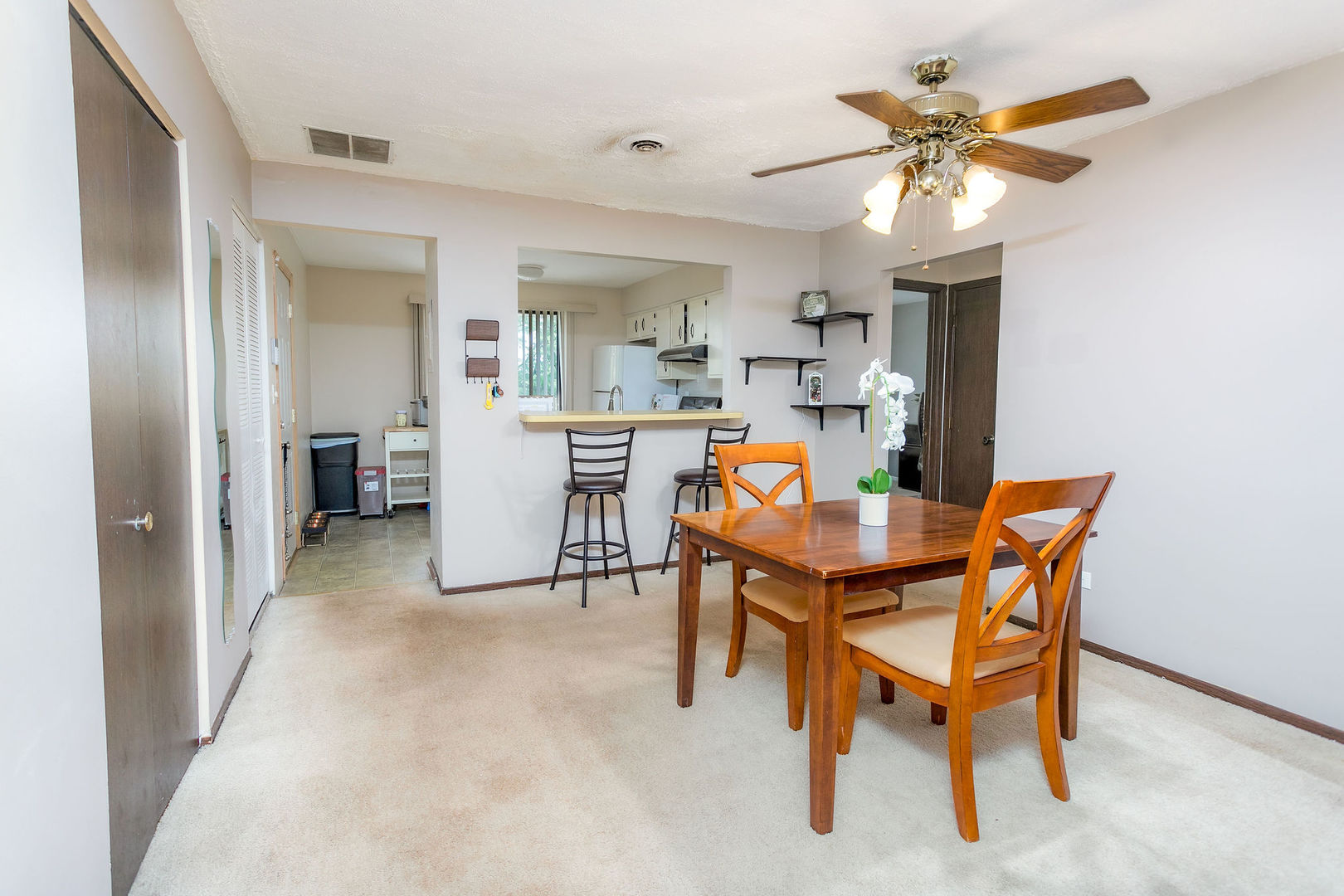 475 S Belmont Avenue Unit: 4