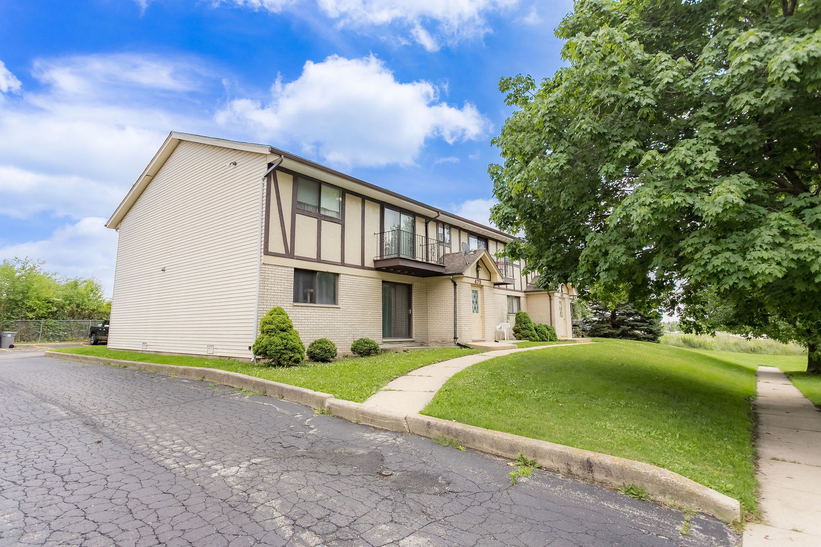 475 S Belmont Avenue Unit: 4