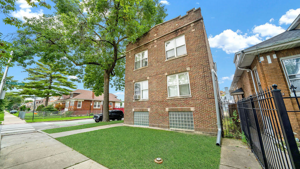 6040 W Wrightwood Avenue Unit: 2W