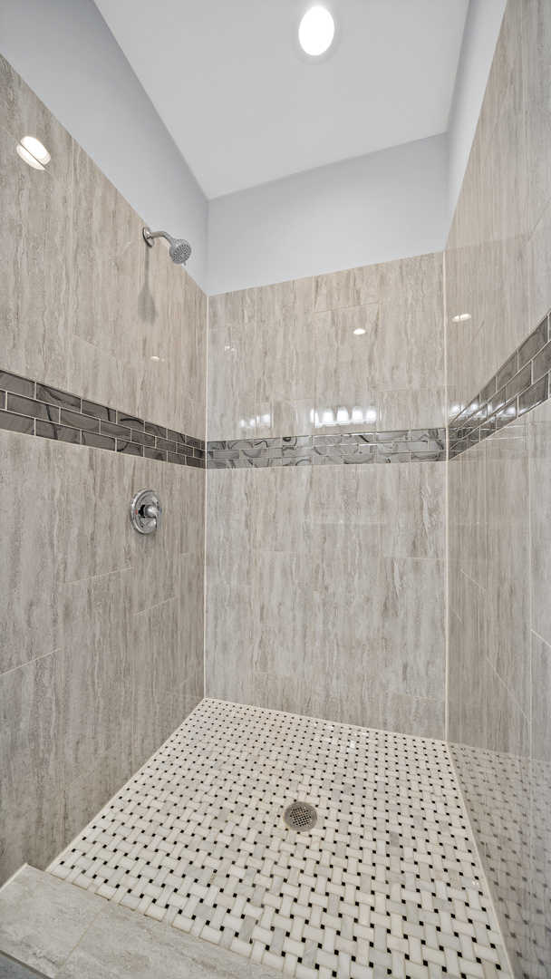 5722 W Race Avenue Unit: 3