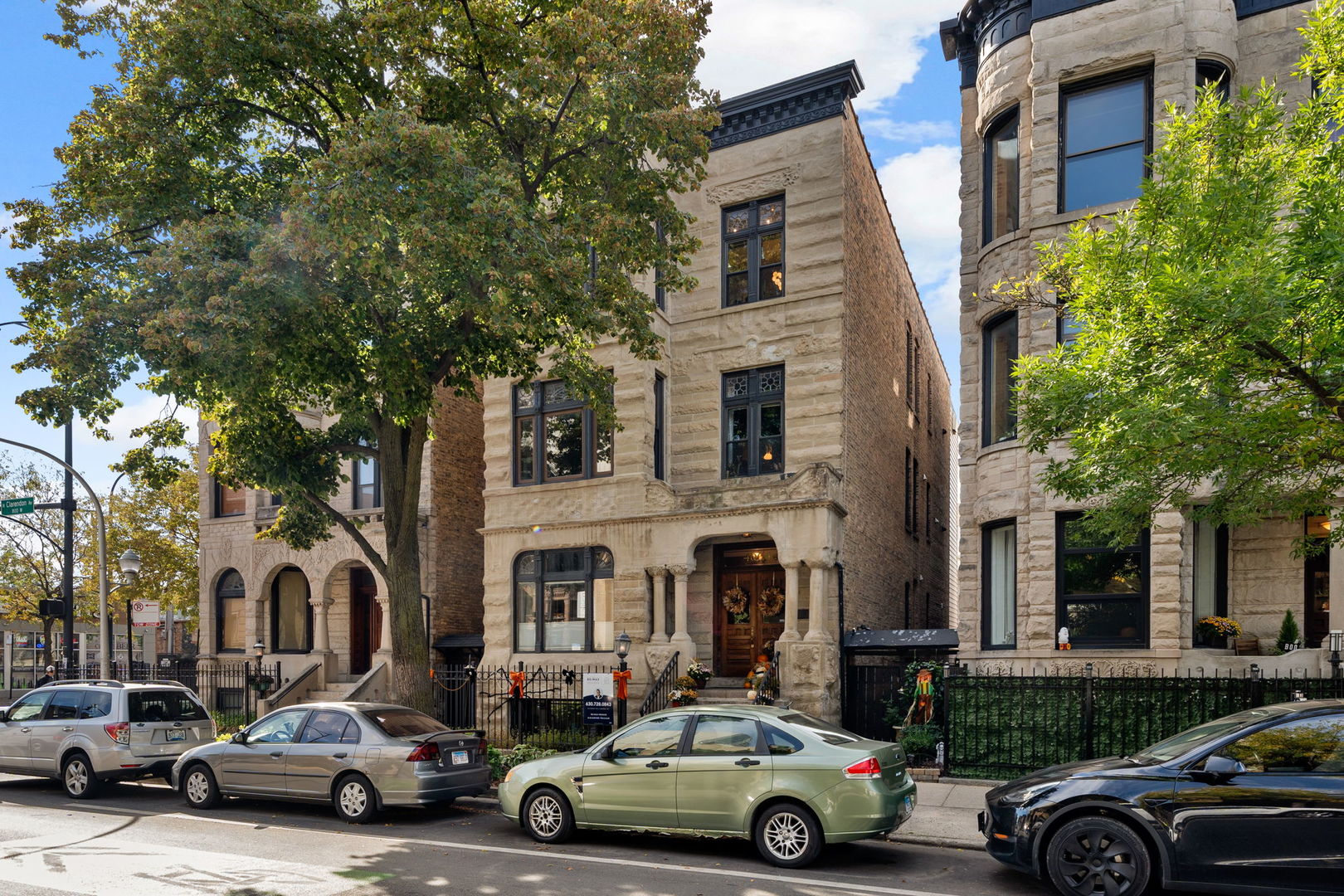 4004 N CLARENDON Avenue Unit: 3