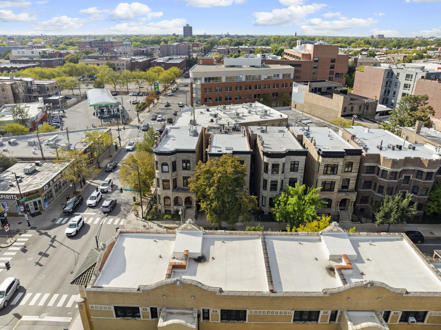 4004 N CLARENDON Avenue Unit: 3