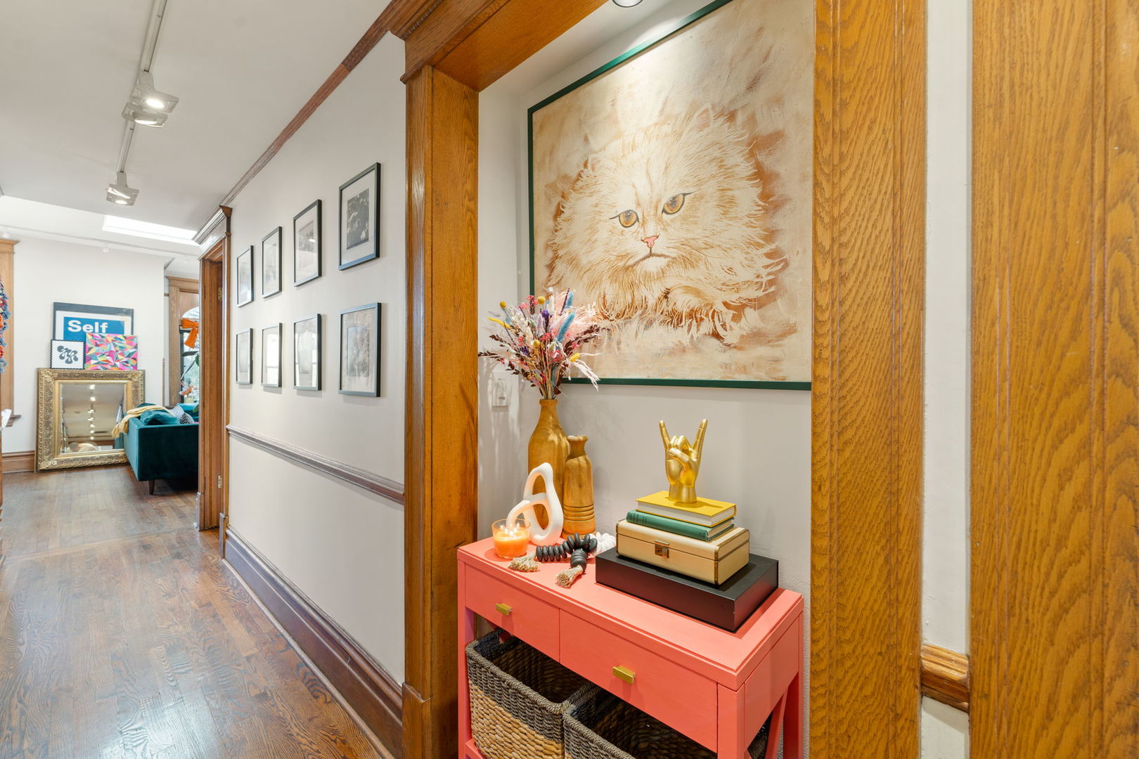 4004 N CLARENDON Avenue Unit: 3