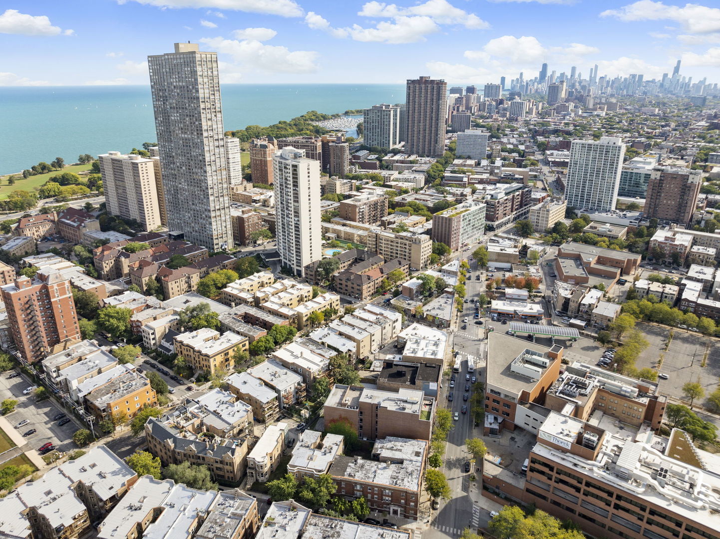 4004 N CLARENDON Avenue Unit: 3