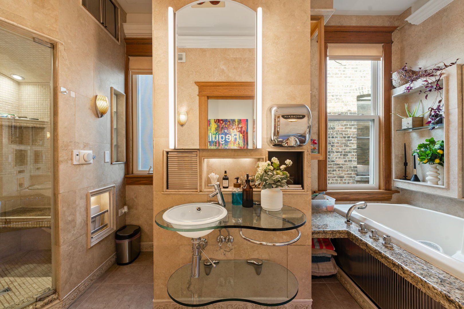 4004 N CLARENDON Avenue Unit: 3