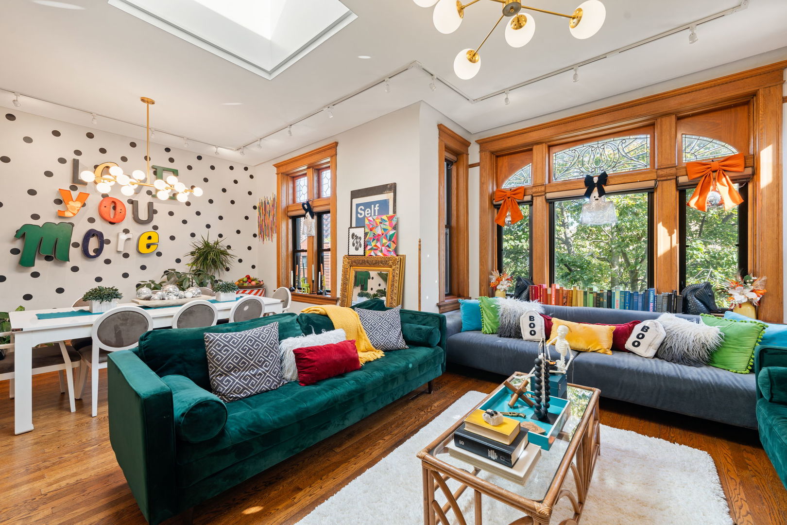 4004 N CLARENDON Avenue Unit: 3