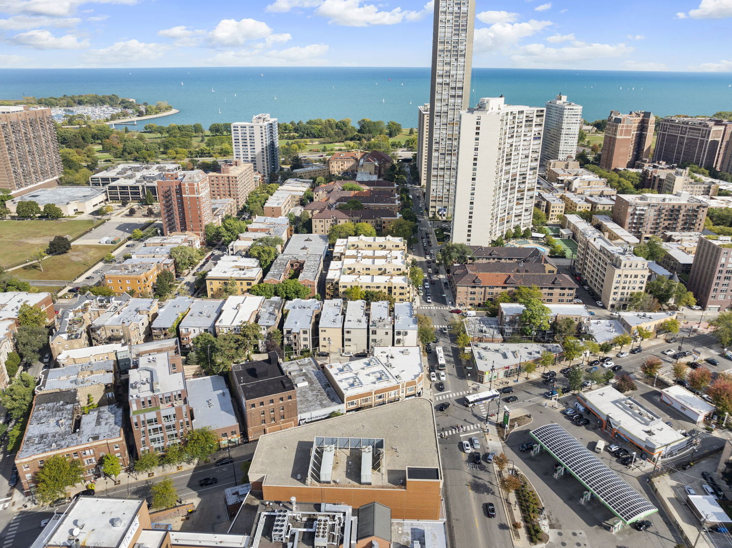 4004 N CLARENDON Avenue Unit: 3