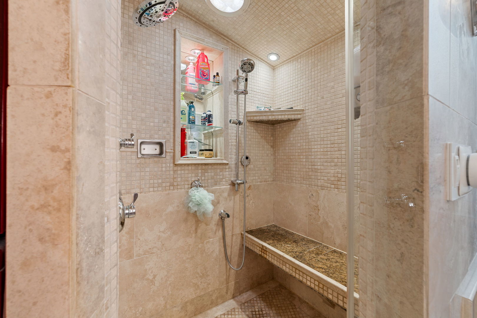 4004 N CLARENDON Avenue Unit: 3