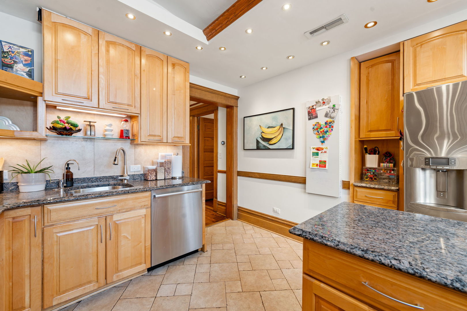 4004 N CLARENDON Avenue Unit: 3