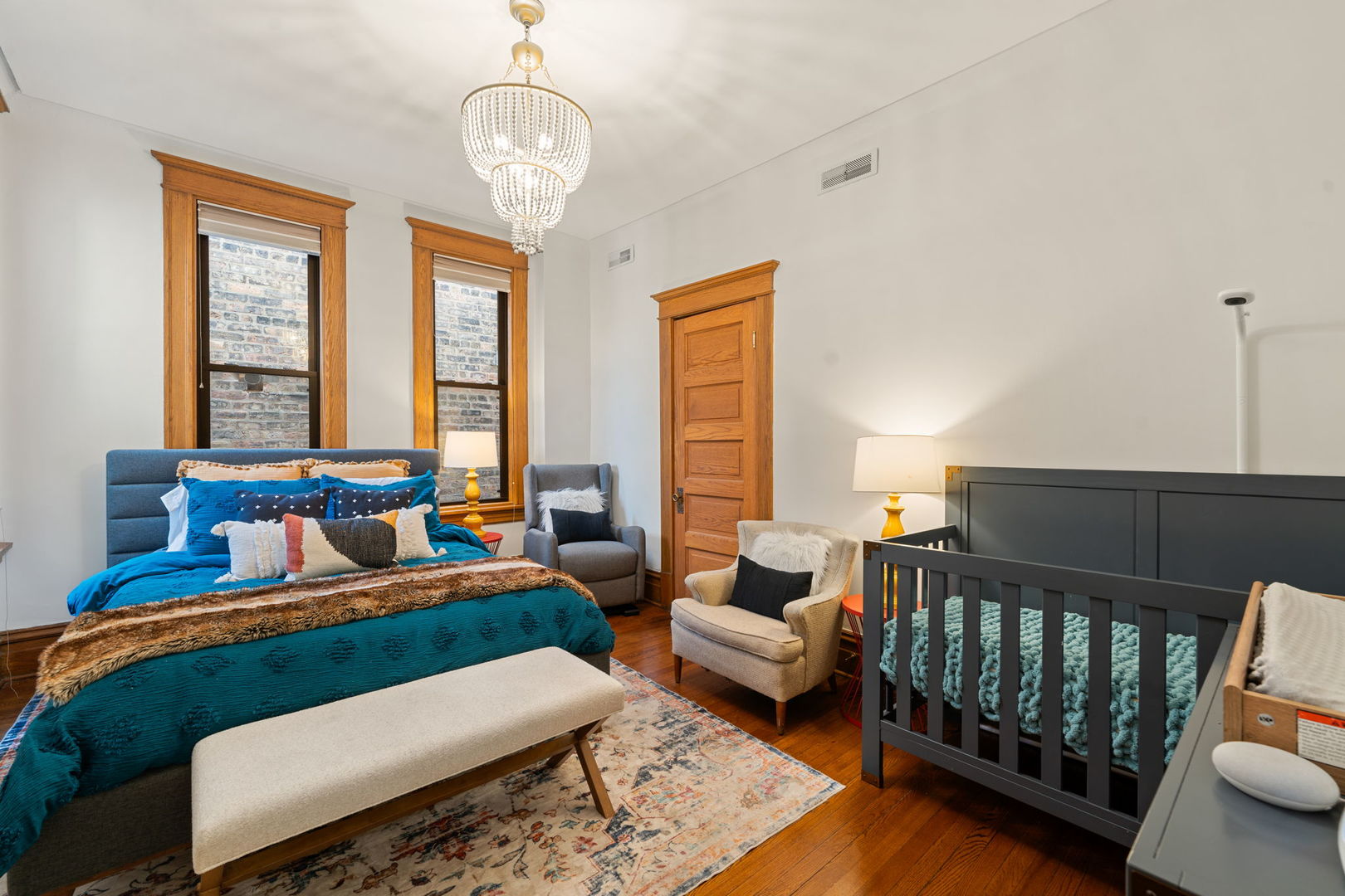 4004 N CLARENDON Avenue Unit: 3