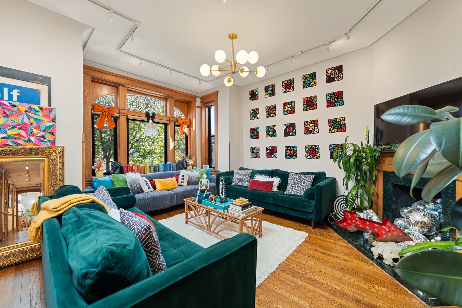 4004 N CLARENDON Avenue Unit: 3