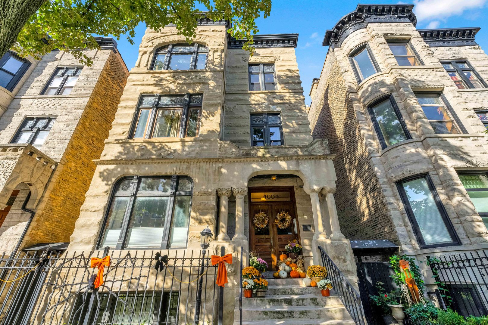 4004 N CLARENDON Avenue Unit: 3