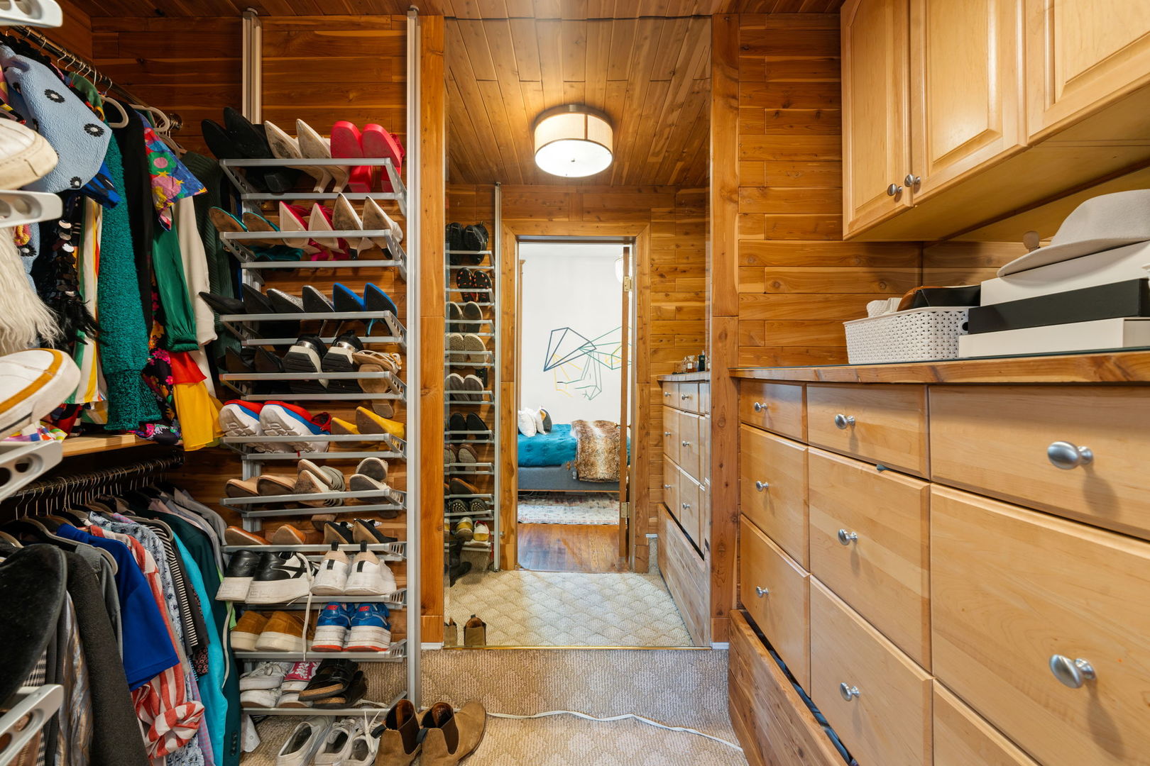 4004 N CLARENDON Avenue Unit: 3