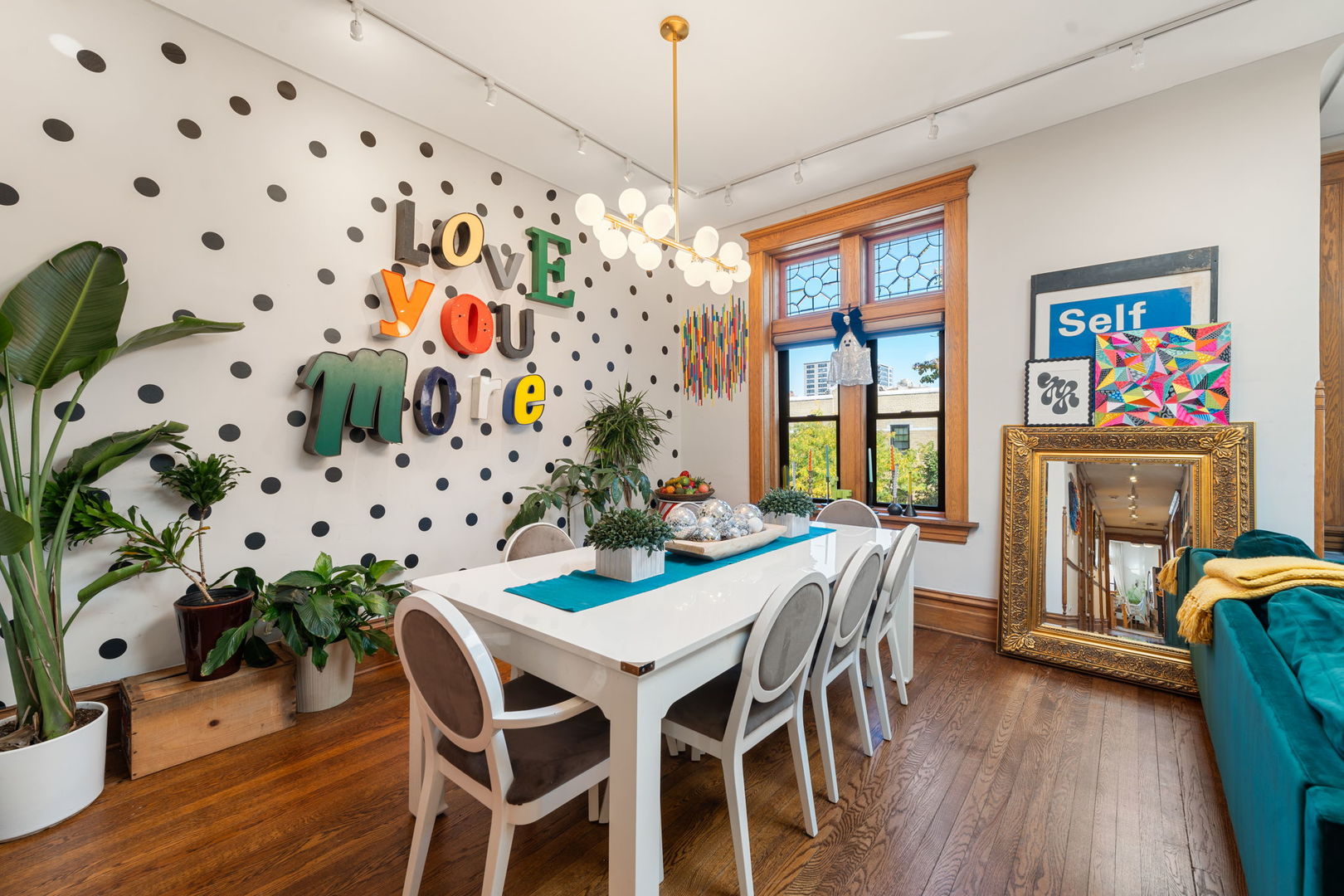 4004 N CLARENDON Avenue Unit: 3