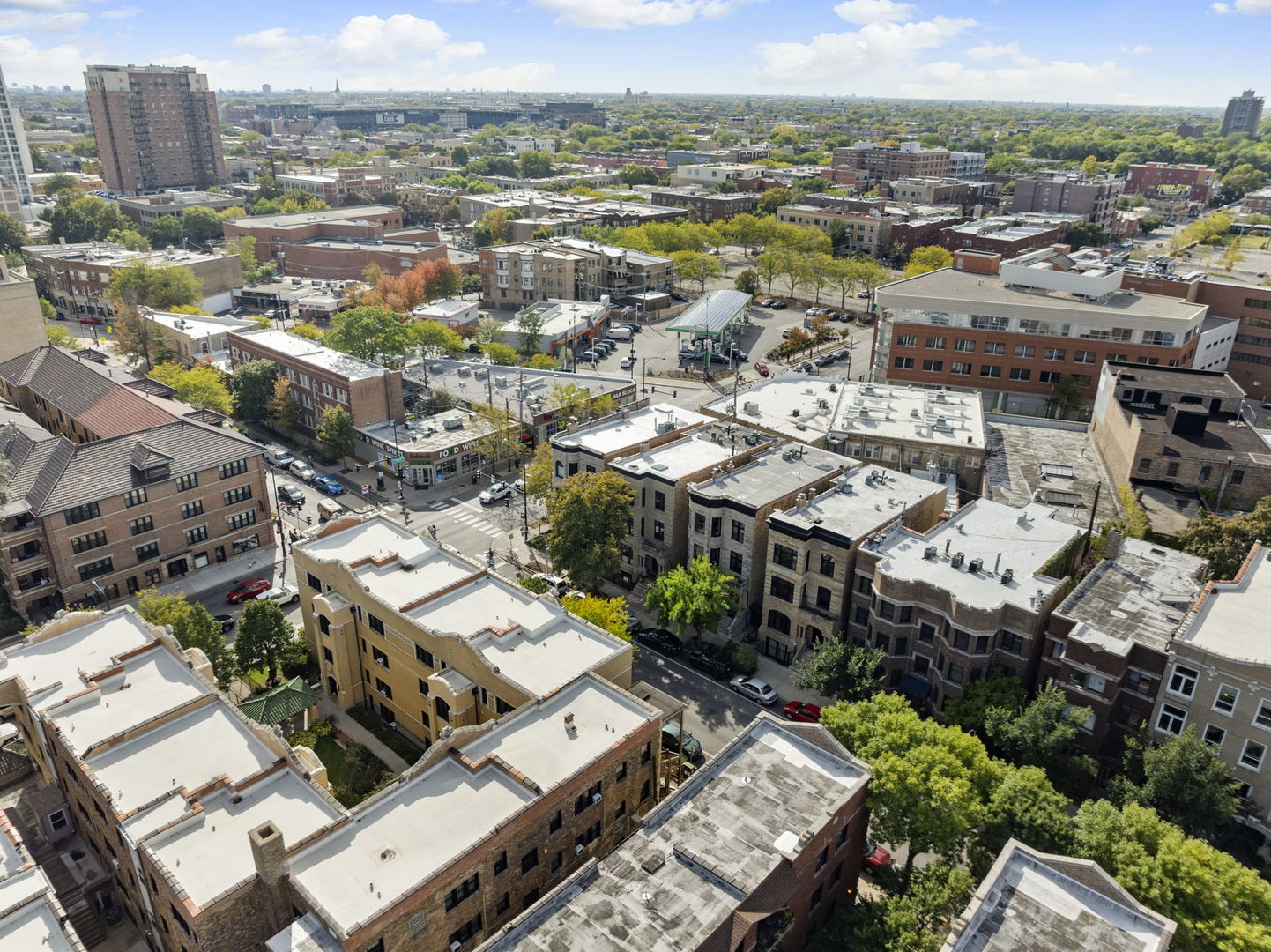 4004 N CLARENDON Avenue Unit: 3