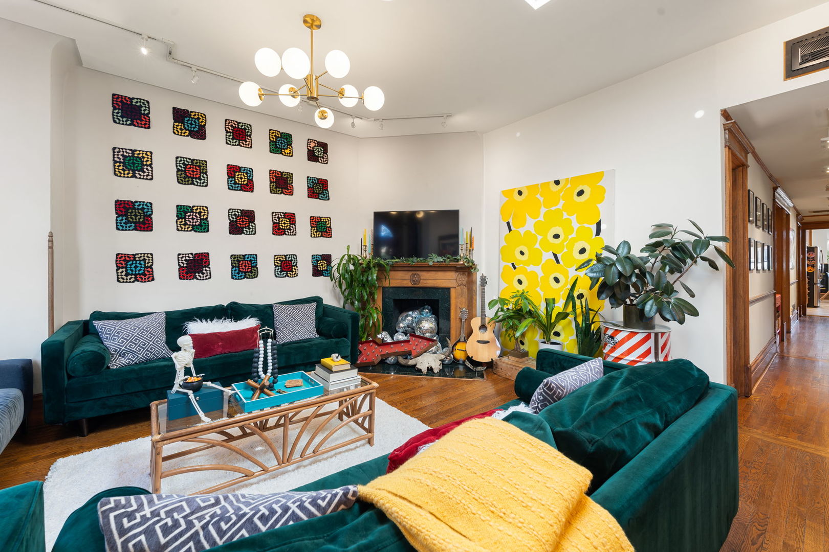 4004 N CLARENDON Avenue Unit: 3