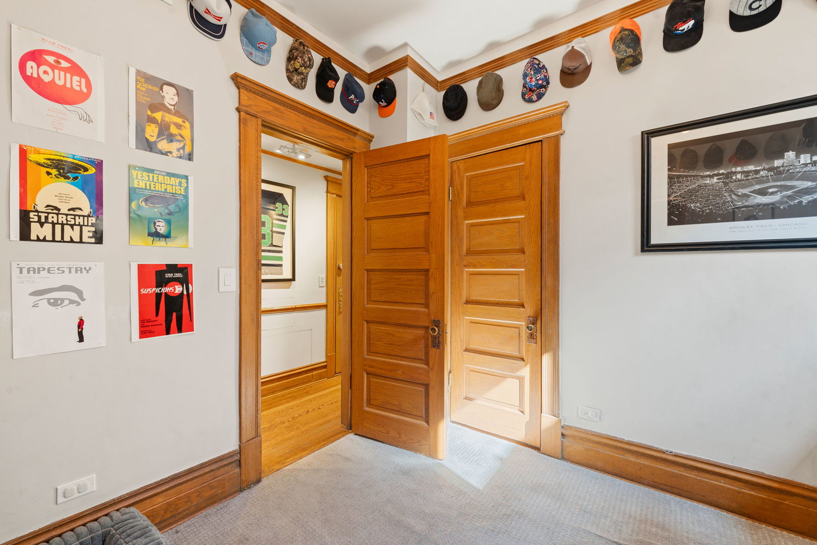 4004 N CLARENDON Avenue Unit: 3