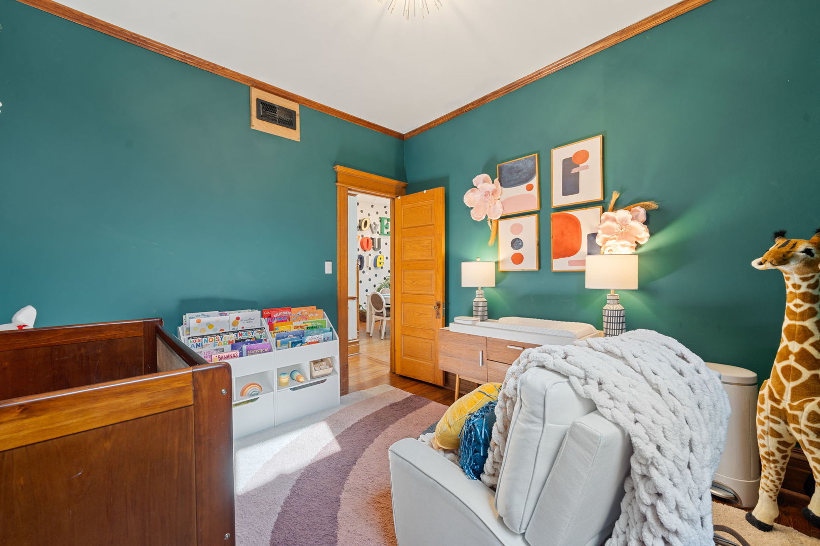 4004 N CLARENDON Avenue Unit: 3