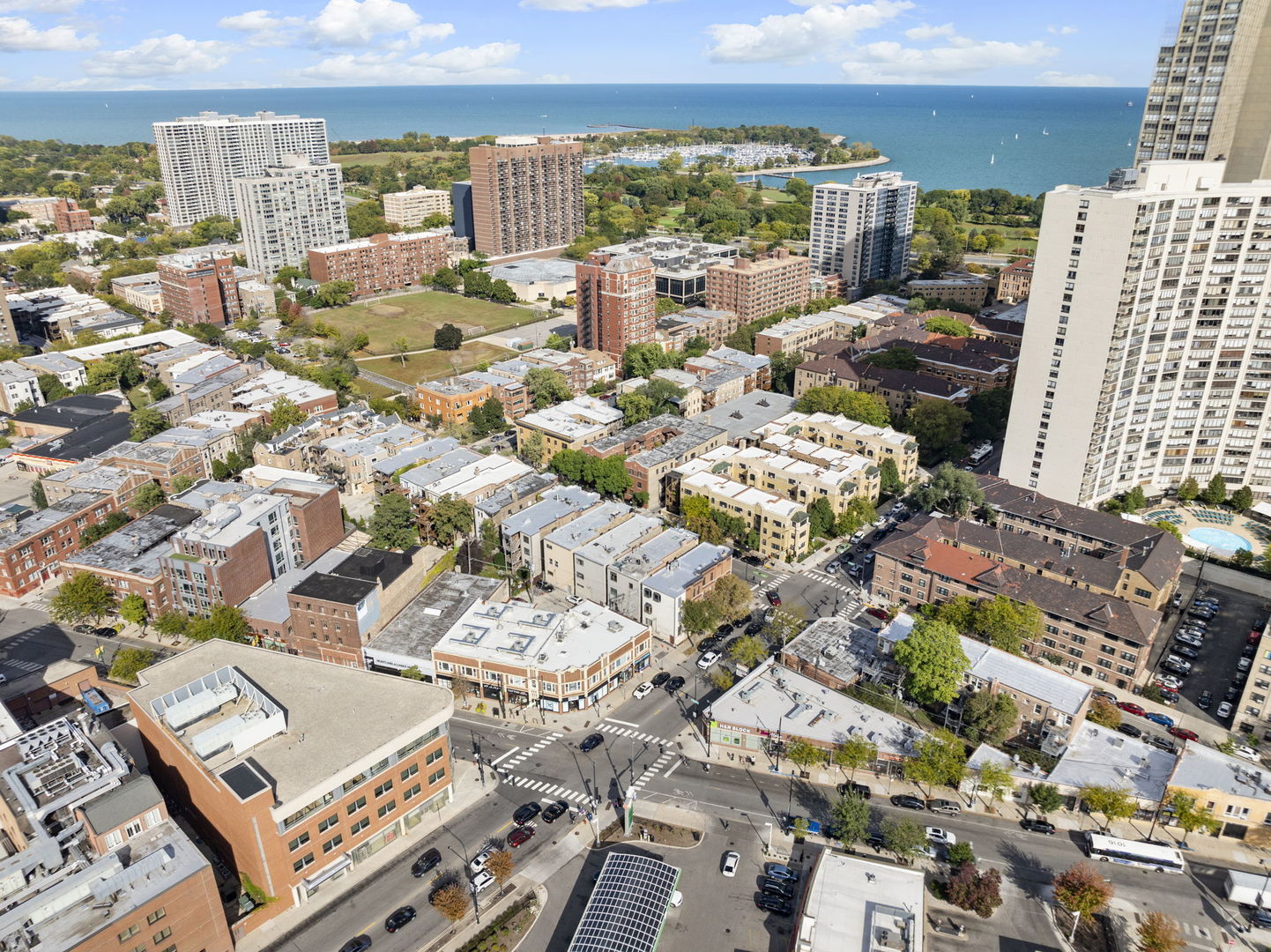 4004 N CLARENDON Avenue Unit: 3