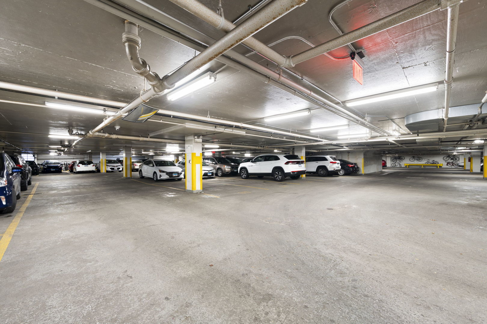 525 W Hawthorne Place Unit: 2606