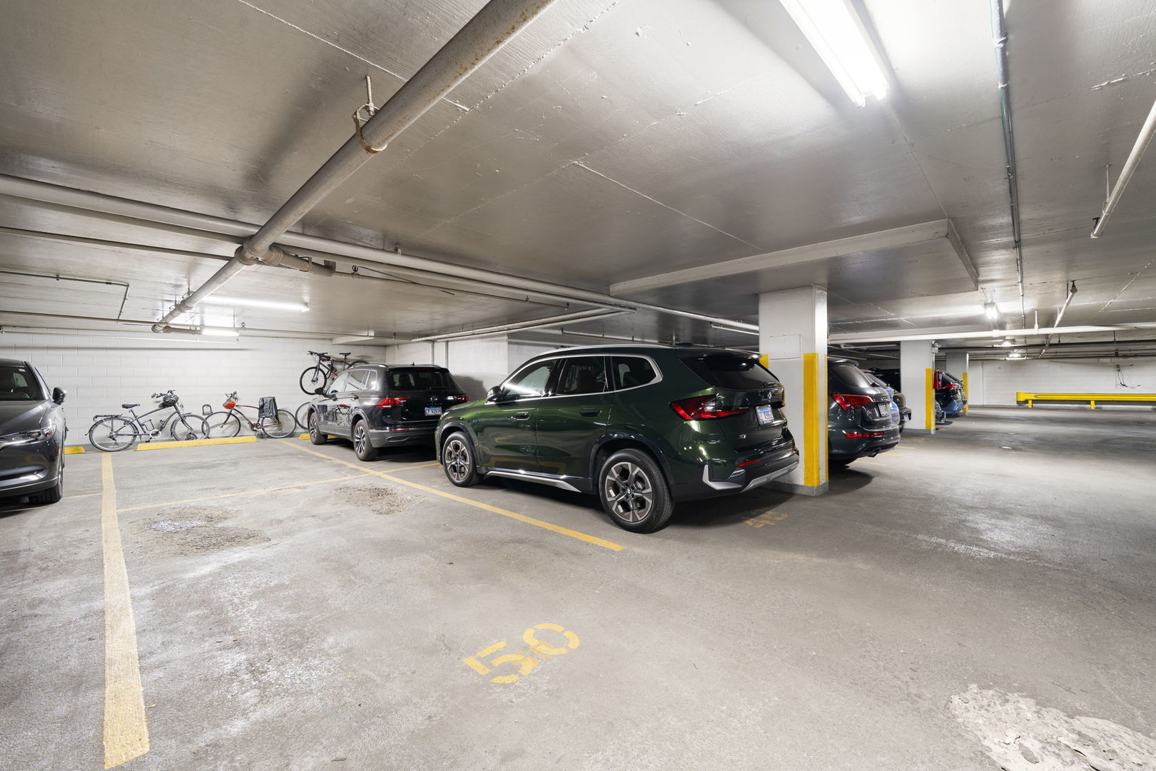 525 W Hawthorne Place Unit: 2606