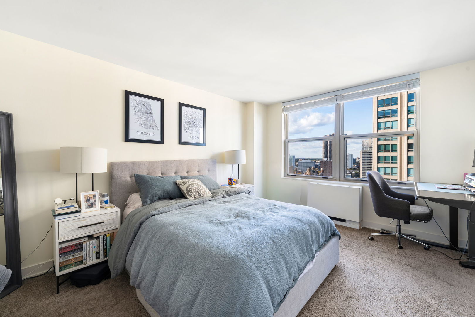 525 W Hawthorne Place Unit: 2606