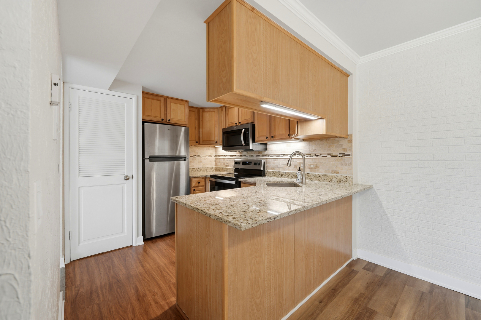 75 6th Avenue Unit: 304