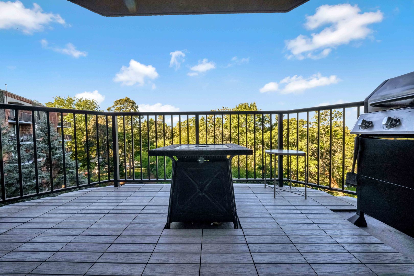 511 Aurora Avenue Unit: 513