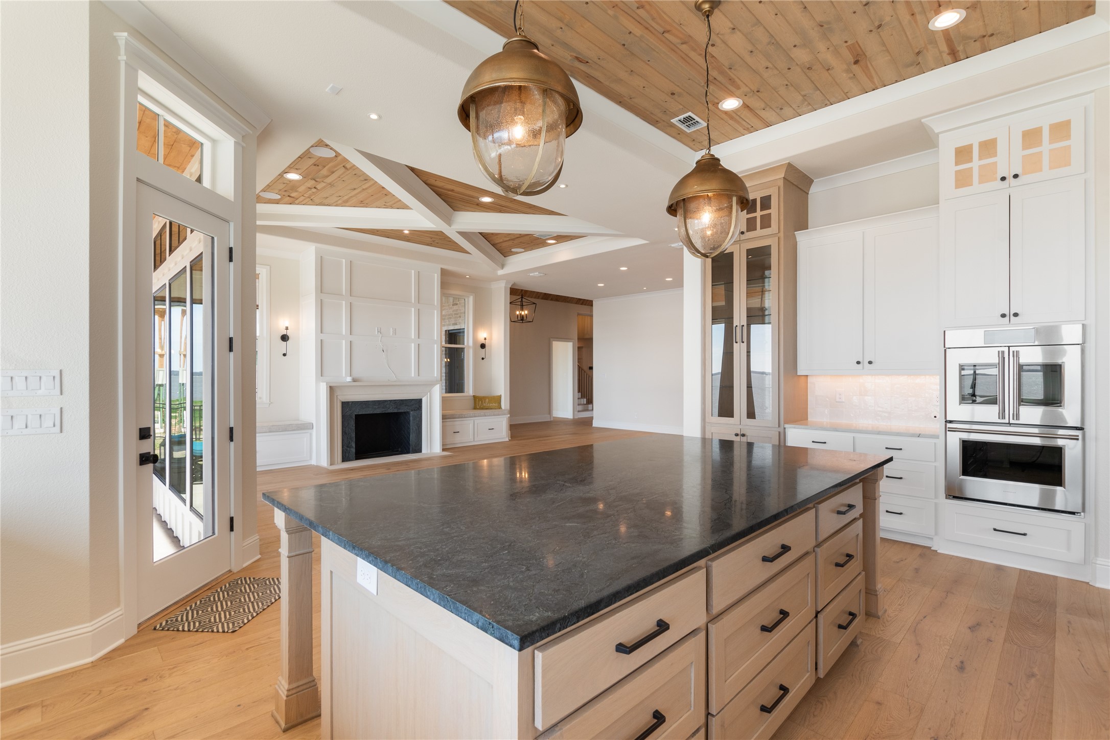 1552 Shoreline Drive