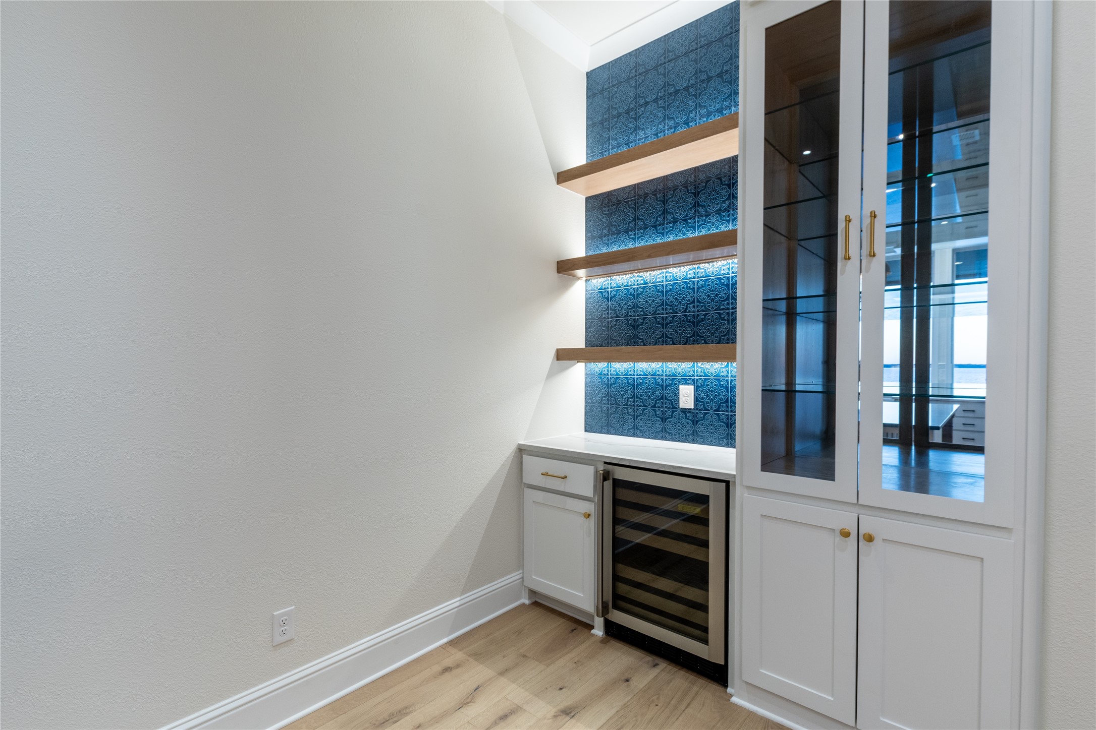 1552 Shoreline Drive