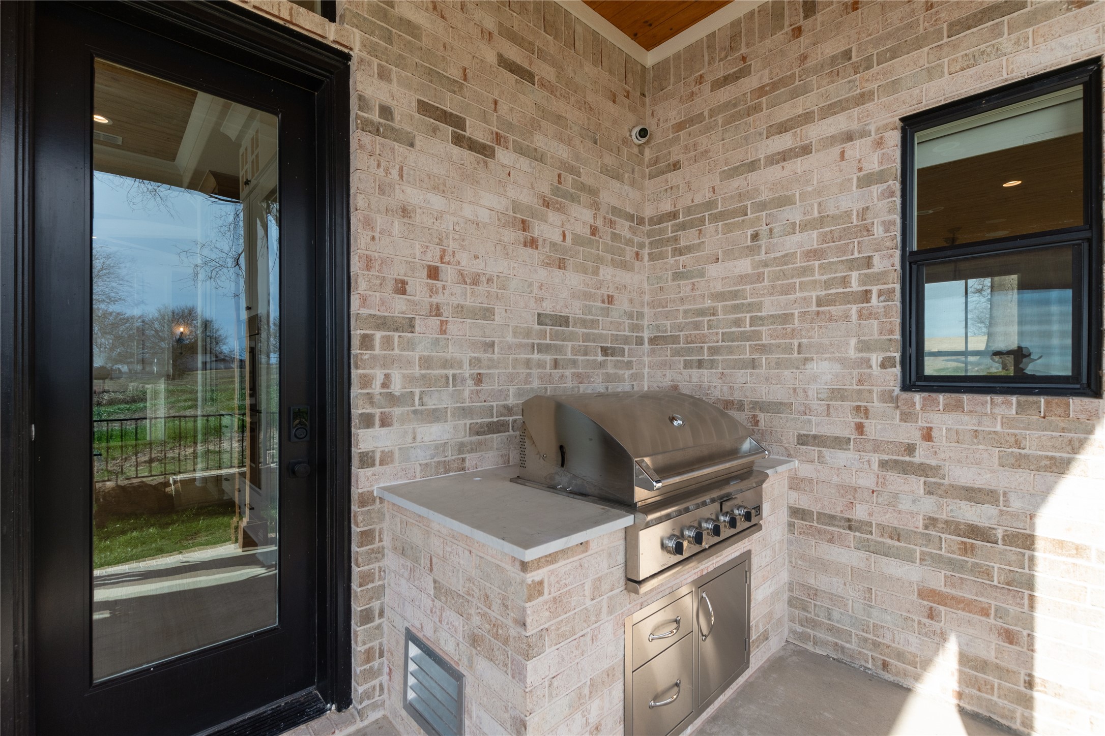 1552 Shoreline Drive