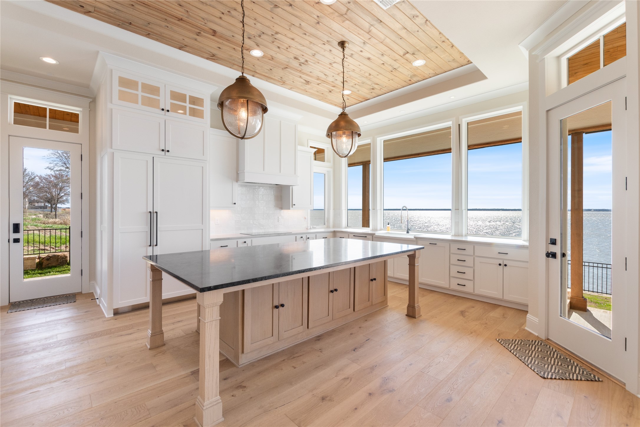 1552 Shoreline Drive