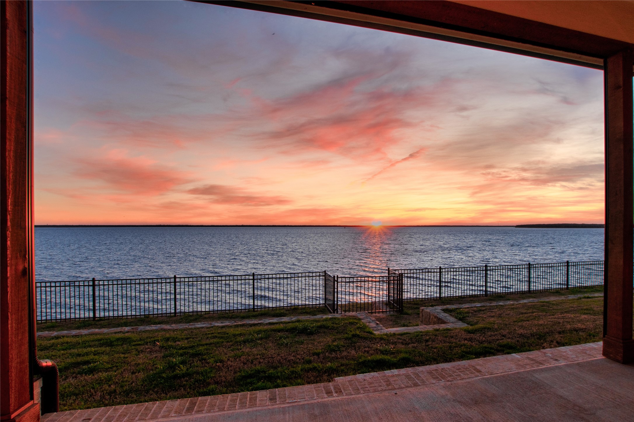 1552 Shoreline Drive