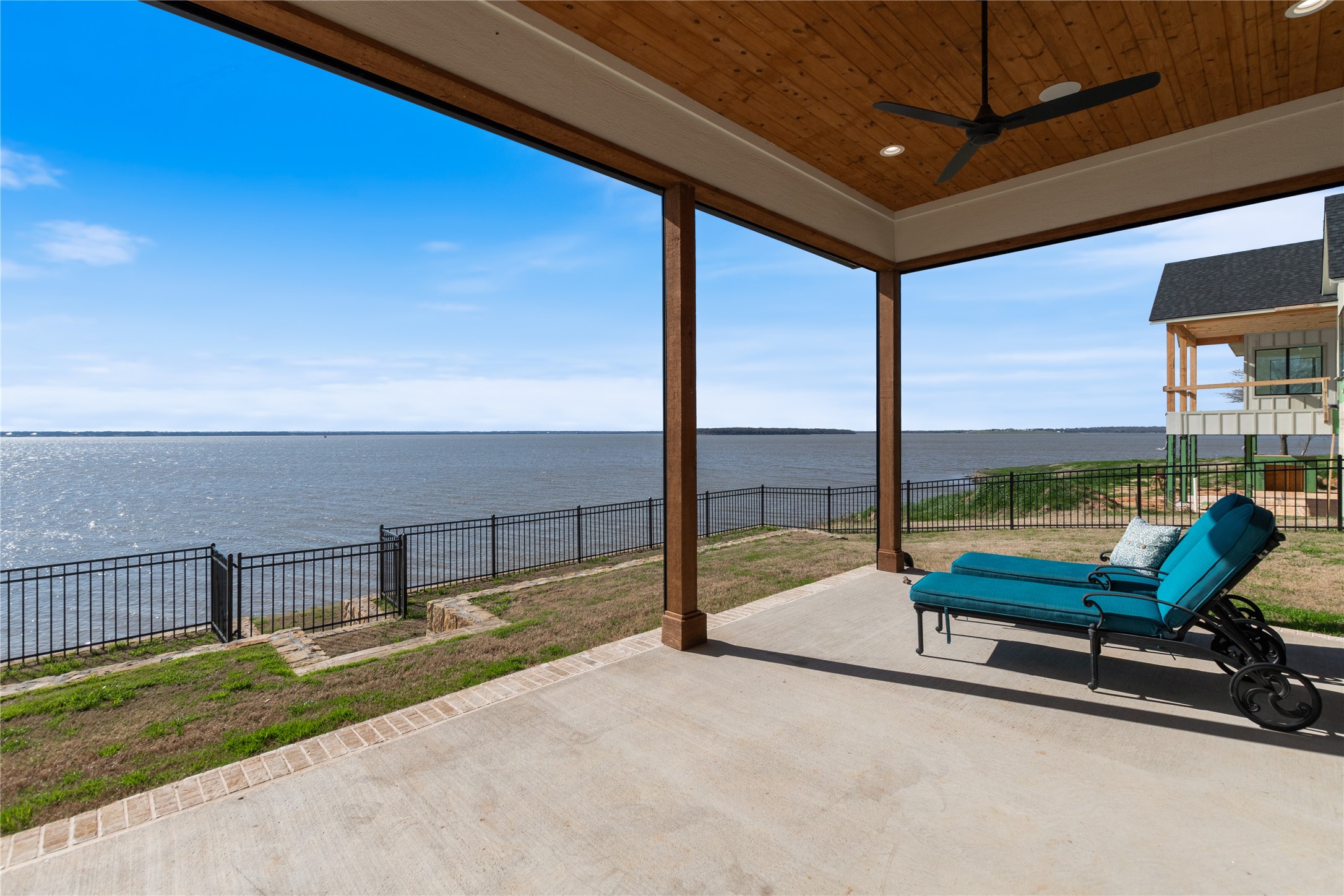 1552 Shoreline Drive